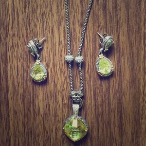 Earring and necklace set